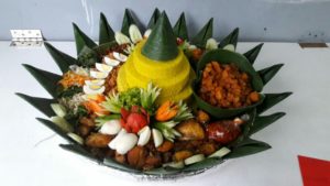 Pesan Nasi Tumpeng Kuning di Jakarta