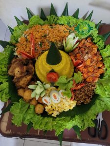 Menu Pendamping Nasi Tumpeng yang Paling Disukai Tamu