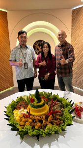 Perbedaan Nasi Tumpeng Tradisional dan Nasi Tumpeng Modern